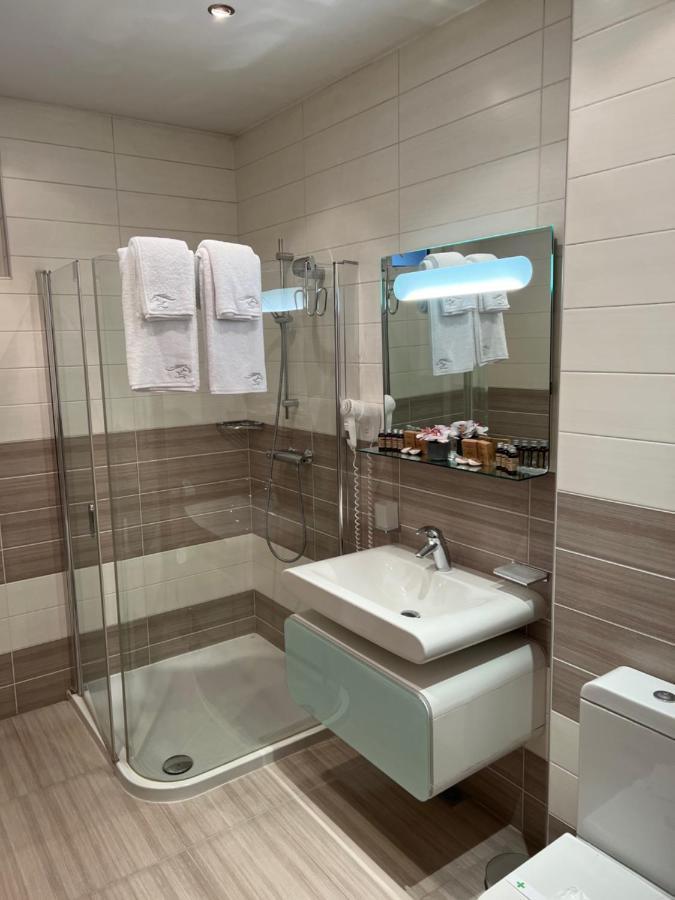 Хотелски Комплекс Белият Кон Tâgovişte Exterior foto