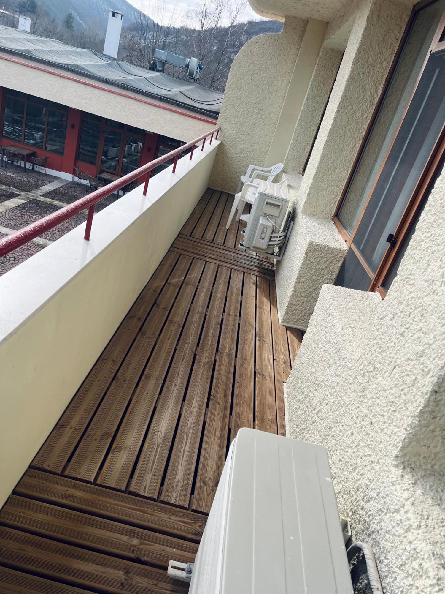 Хотелски Комплекс Белият Кон Tâgovişte Exterior foto